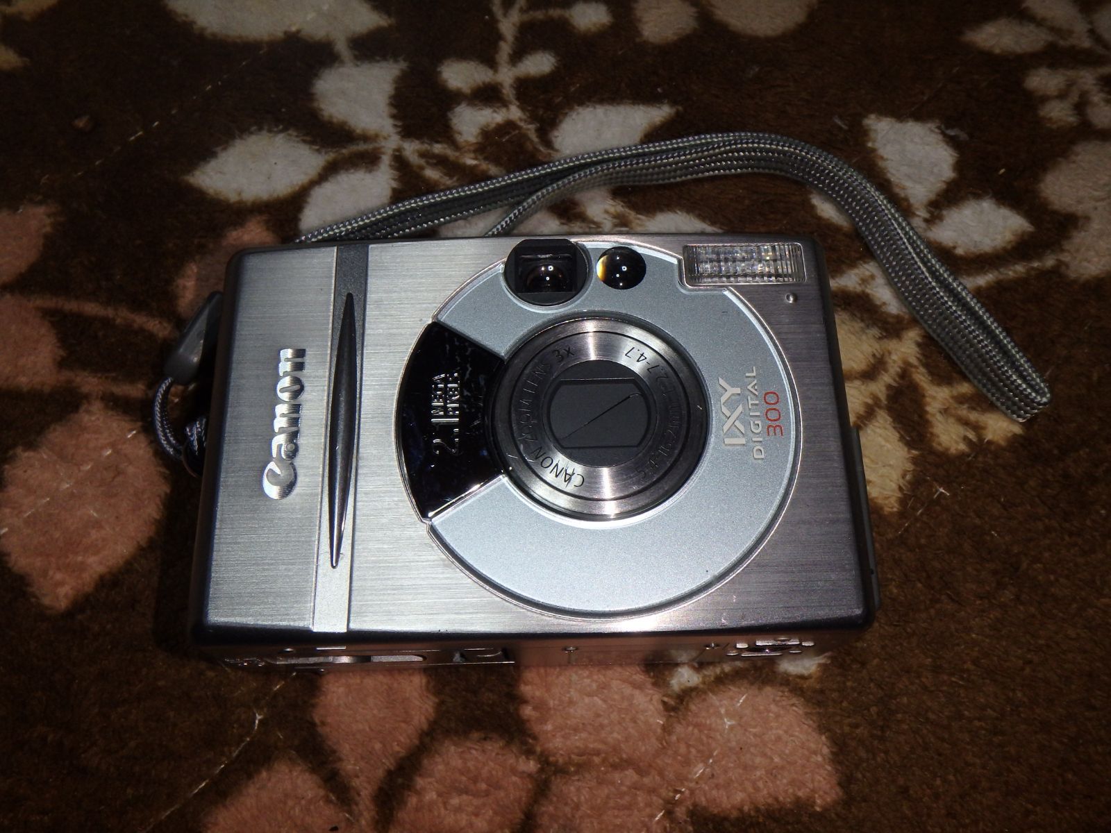 動作品 CANON IXY 300 デジタルカメラCanon;有损伤或污渍