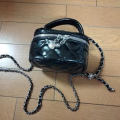 黒いキルティングショルダーバッグ
