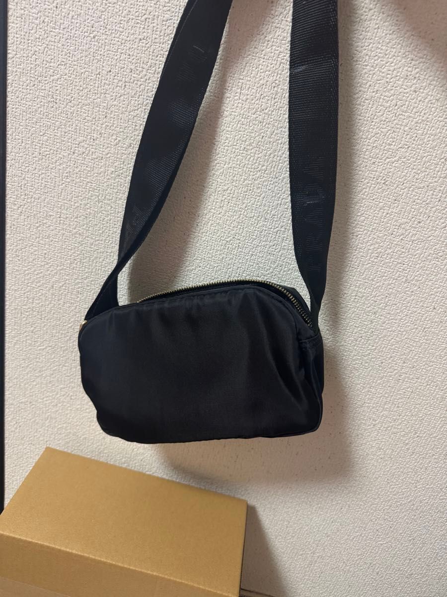ショルダーバッグ ブラック