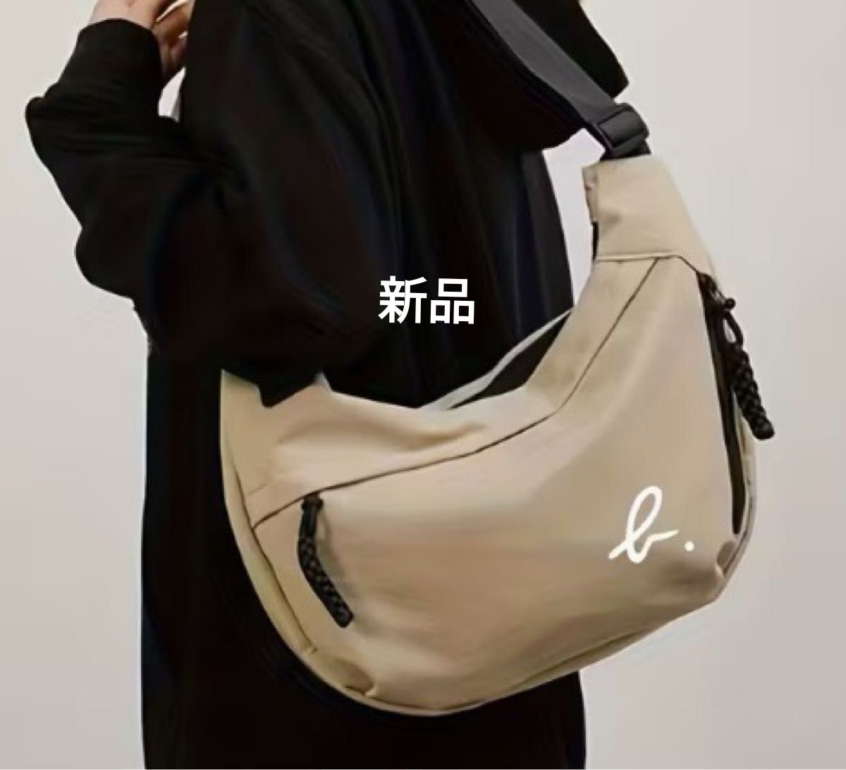新品 軽量ショルダーバッグ 斜め掛け ベージュ系 大きいポケット ナイロンバッグ