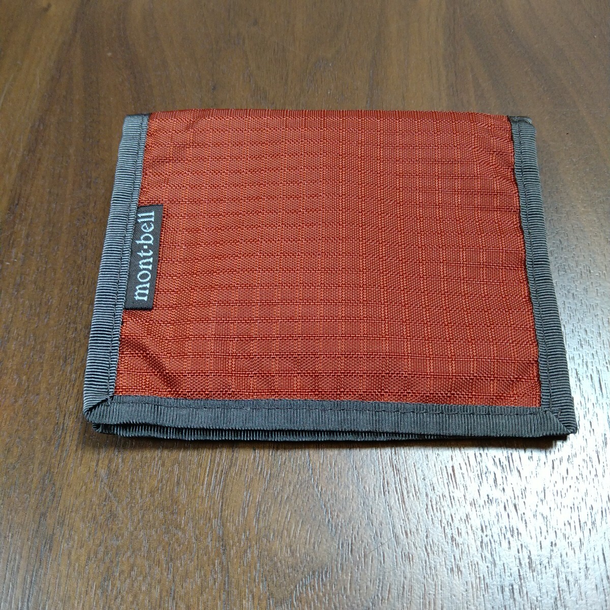 モンベル mont-bell スリムワレット 折り畳み財布 オレンジカラー #1123768