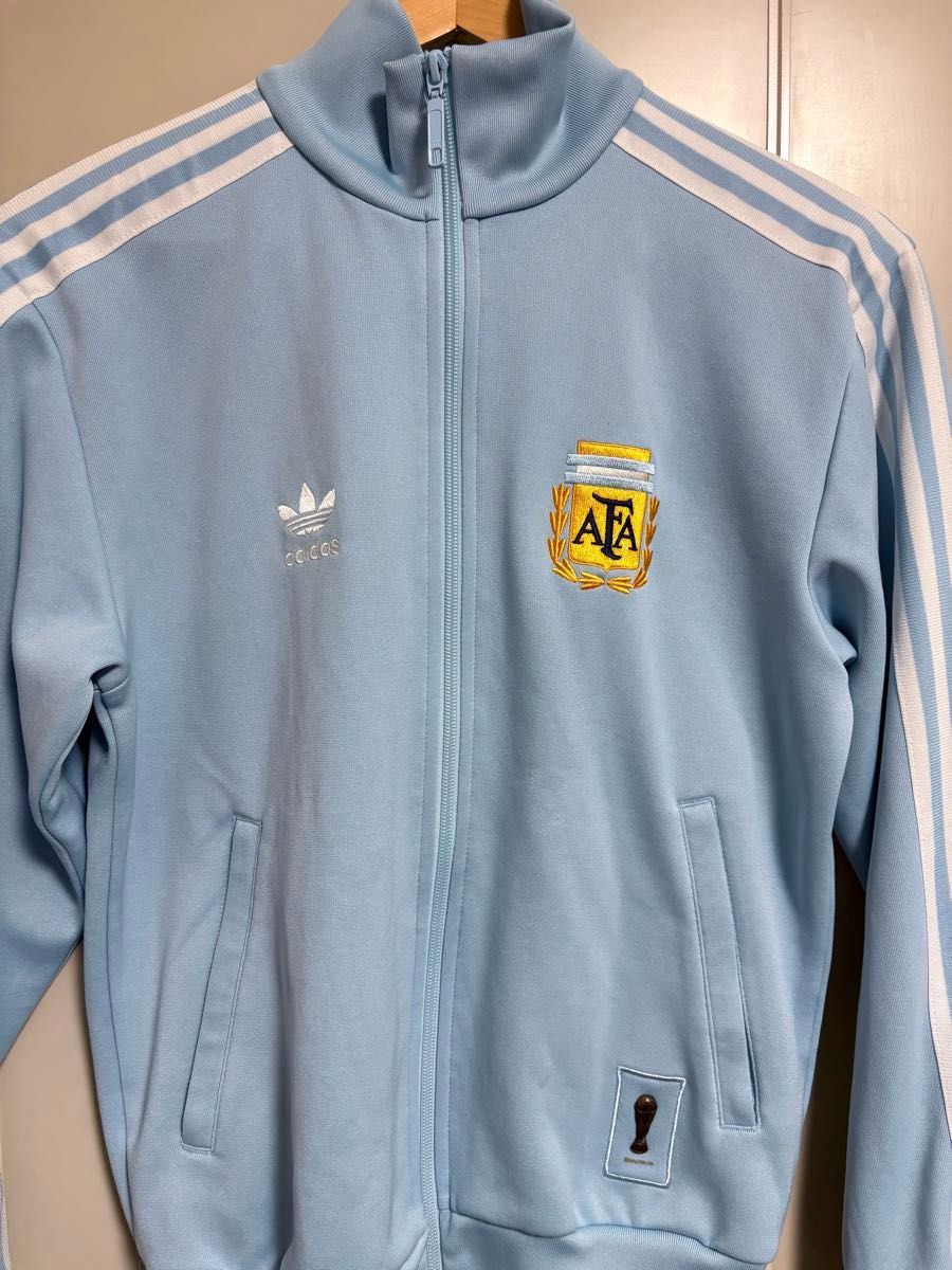 アディダス アルゼンチン代表 FIFA公式 トラックジャケット ロゴ刺繍 水色 S二手;物流保障;没有明显的损伤或污渍