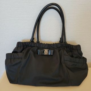 フェラガモ　バッグ　マザーズバッグにも！