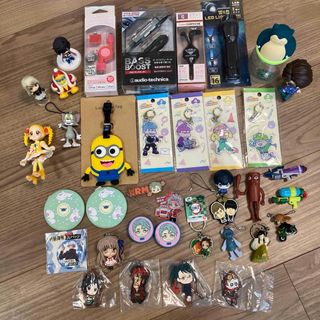 多量　フィギュア　キーホルダー　バッチ　FMトランスリミッターなどセット 