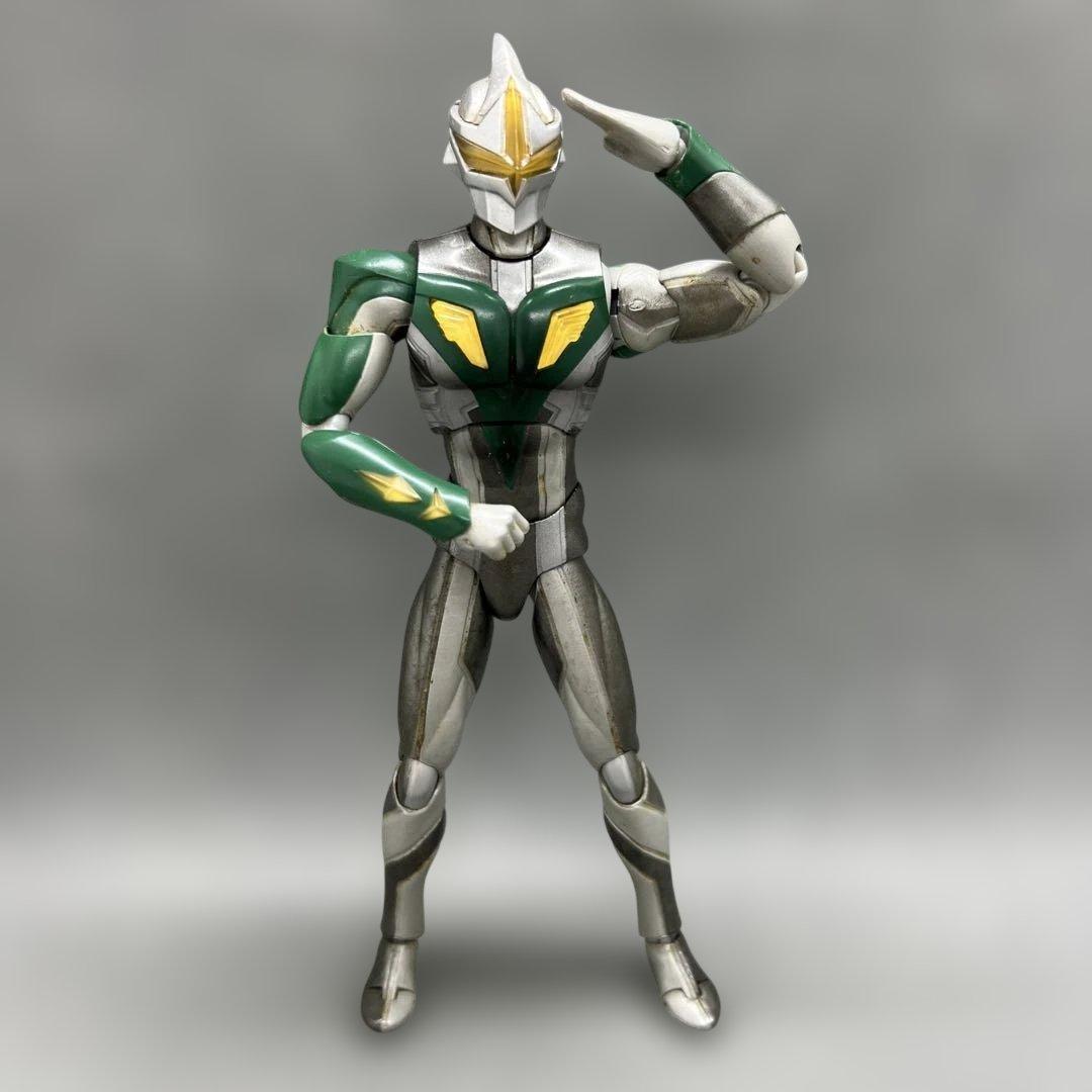 ウルトラマン ミラーナイト ULTRA-ACT フィギュア