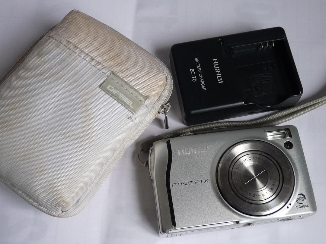 富士フィルム FinePix F40fd コンパクトデジタルカメラ