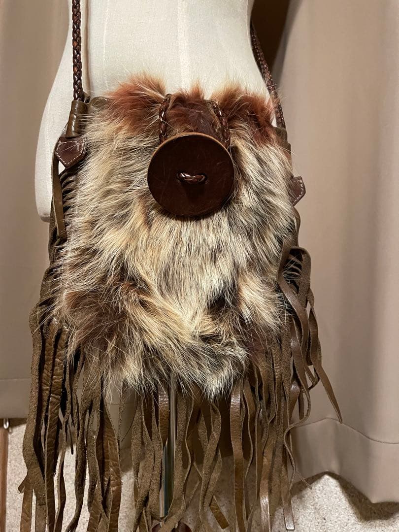 値下げ！ファーとレザーのフリンジショルダーバッグ没有明显的损伤或污渍