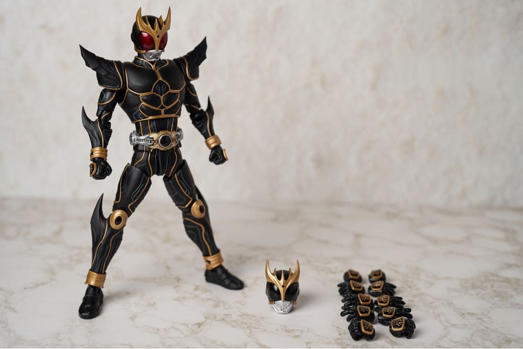 S.H.Figuarts 真骨彫製法 仮面ライダークウガ アルティメットフォーム有些许损伤或污渍