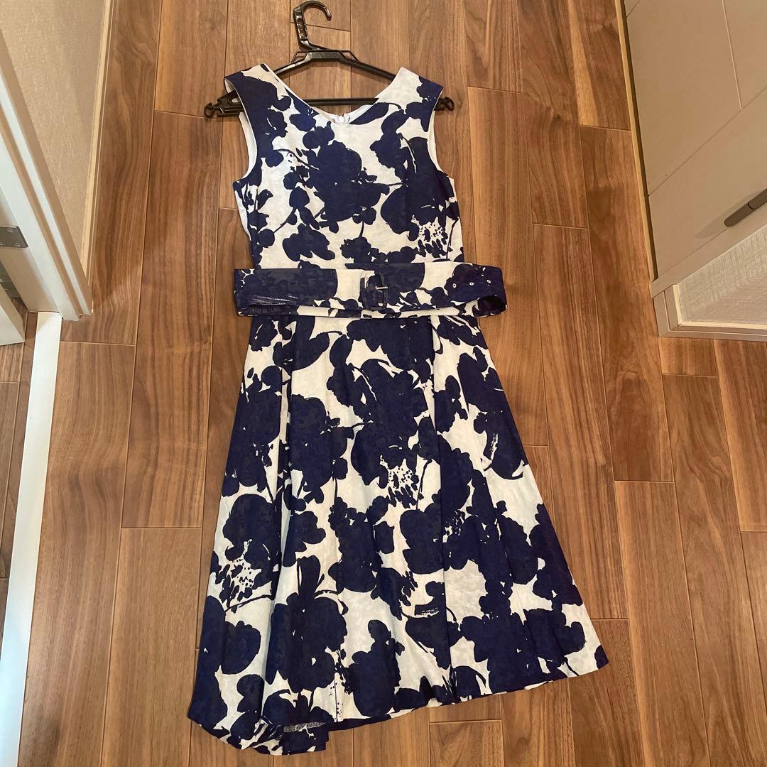 ストロベリーフィールズ　ワンピースSTRAWBERRY-FIELDS;接近未使用