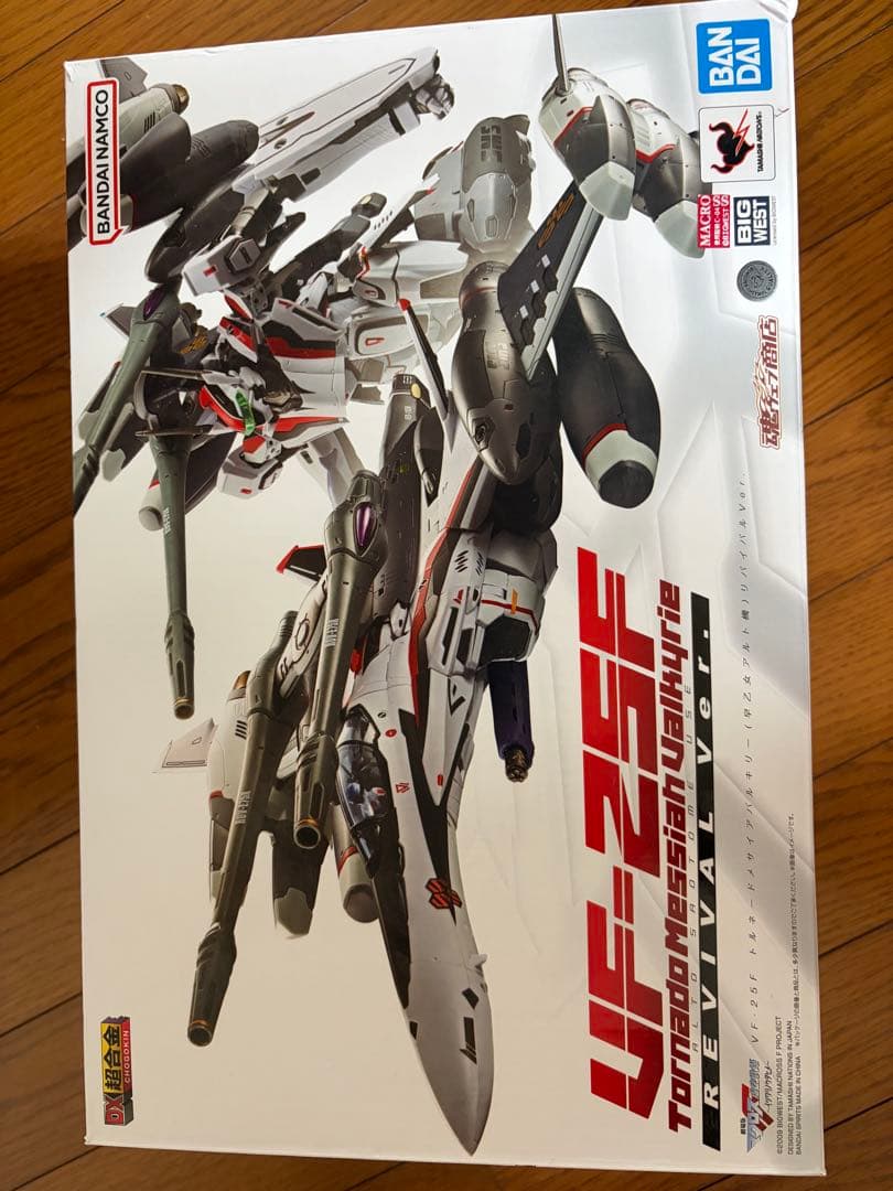 DX超合金 トルネードメサイアバルキリー （早乙女アルト機） リバイバルVer.有些许损伤或污渍
