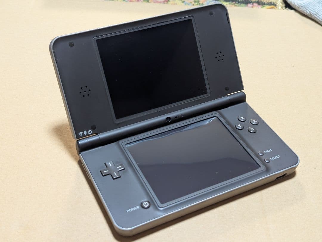 ニンテンドー　DSi LL　本体有些许损伤或污渍