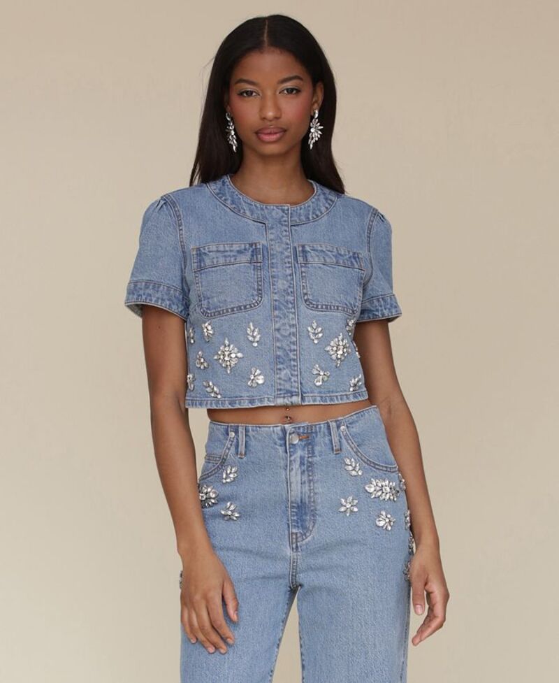 【送料無料】 アヴェックレフィーユ レディース シャツ トップス Women's Rhinestone-Trim Short-Sleeve Denim Top Nikki Wash