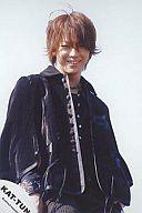 【中古】生写真(ジャニーズ)/アイドル/KAT-TUN KAT-TUN/亀梨和也/上半身/衣装黒/背景白