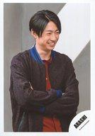 【中古】生写真(ジャニーズ)/アイドル/嵐 嵐/相葉雅紀/上半身・衣装黒赤・腕組み・体やや右向き/「Find The Answer」PV＆ジャケ写撮影オフショット/公式生写真