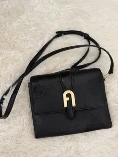 FURLA フルラ　ブラックレザーショルダーバッグ