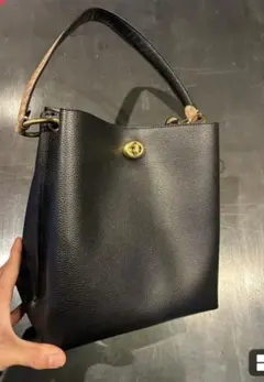 coachチャーリーバケット黒のレザーショルダーバッグ